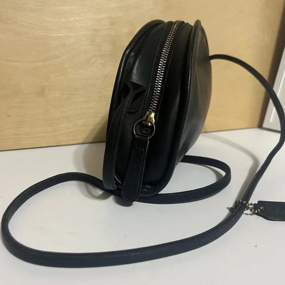 Coach vintage Black Leather Crossbody Bag made in USA1015-217